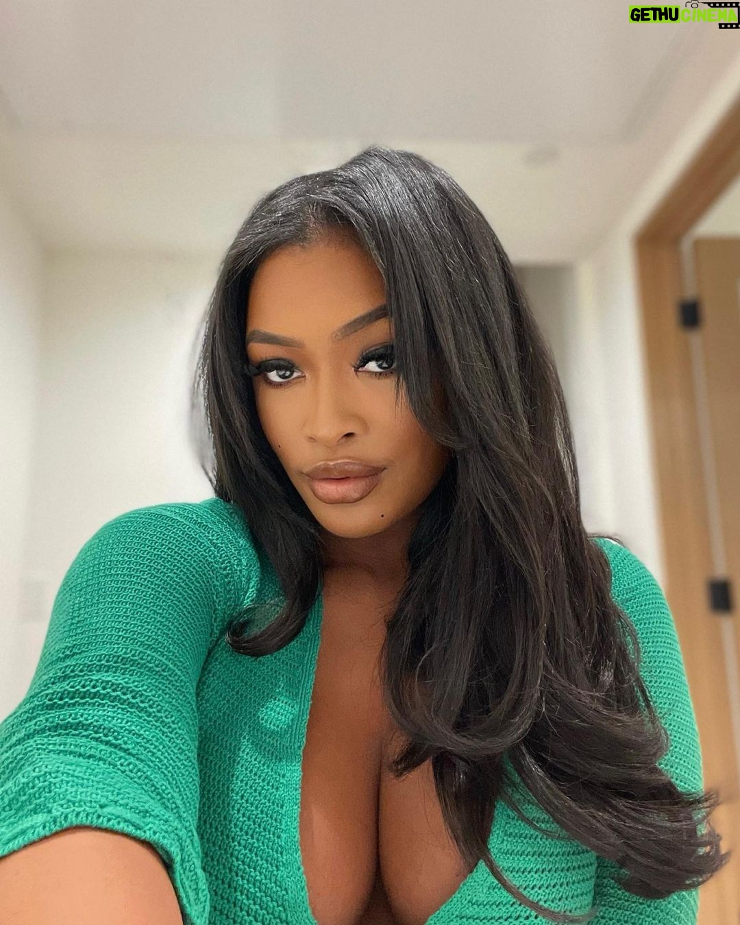 Miracle Watts Instagram - You Wish I Was Your Baby Mama š¤°š¾ - I couldnāt wait to use this caption btw... Anyways, Iām in my third trimester yāall. O and this dress is from @miracleskloset
