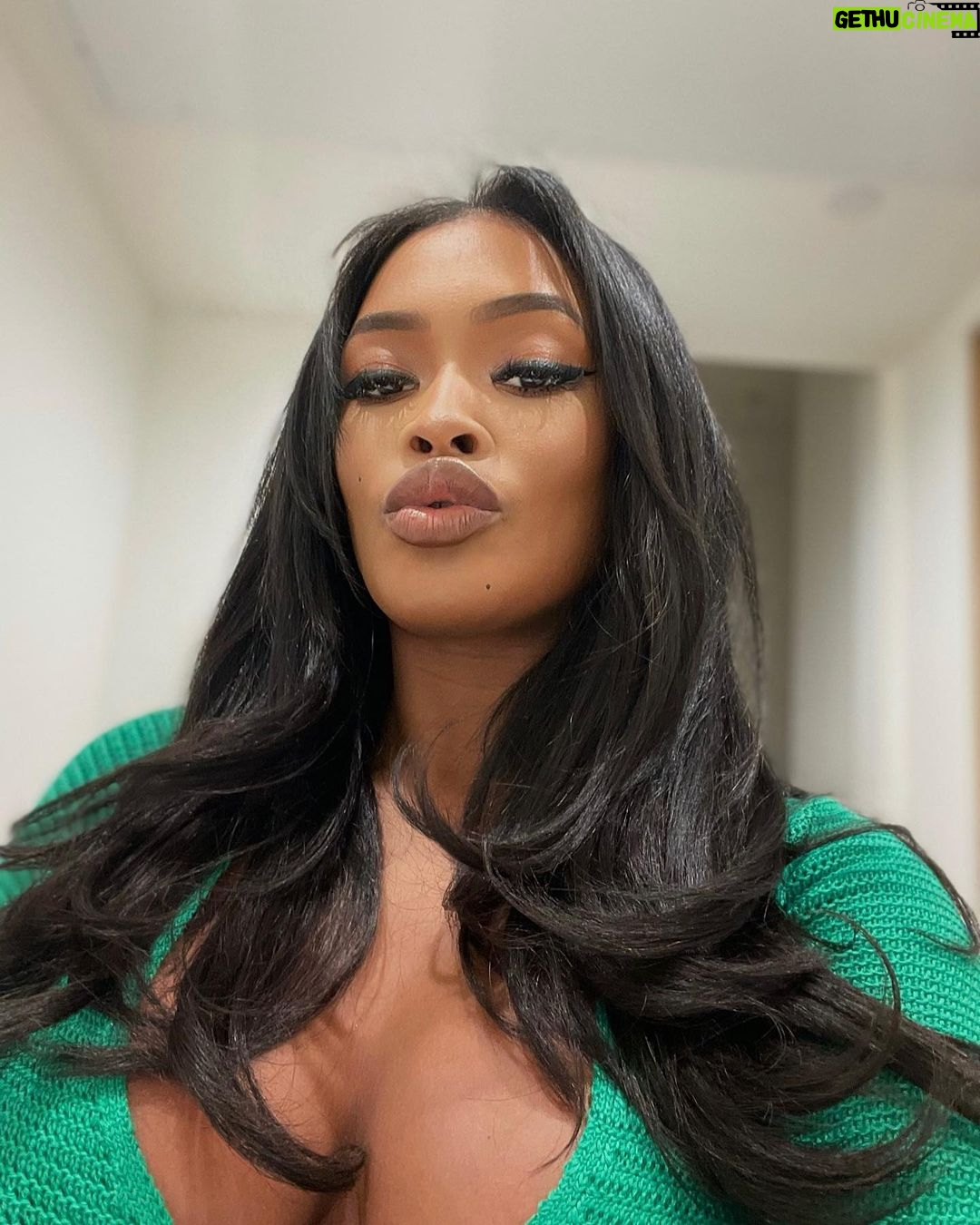 Miracle Watts Instagram - You Wish I Was Your Baby Mama š¤°š¾ - I couldnāt wait to use this caption btw... Anyways, Iām in my third trimester yāall. O and this dress is from @miracleskloset
