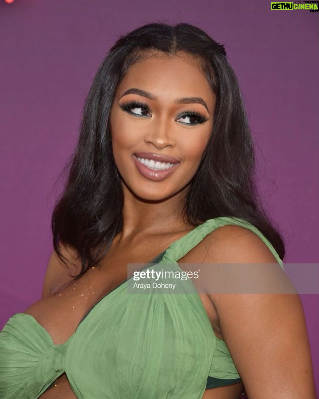 Miracle Watts Instagram - To every girl out there… You can do whatever you put your mind to, never settle. KEEP GOING!!!!