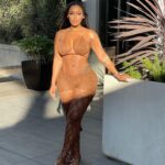 Miracle Watts Instagram – Baby Oil x Brown Skin 🍫 

Set from Miracles Kloset @themiraclelifestyle