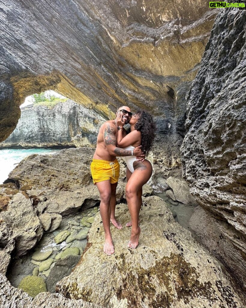 Miracle Watts Instagram - Just enjoying life with my Bestfriend. Horseshoe Bay, Bermuda