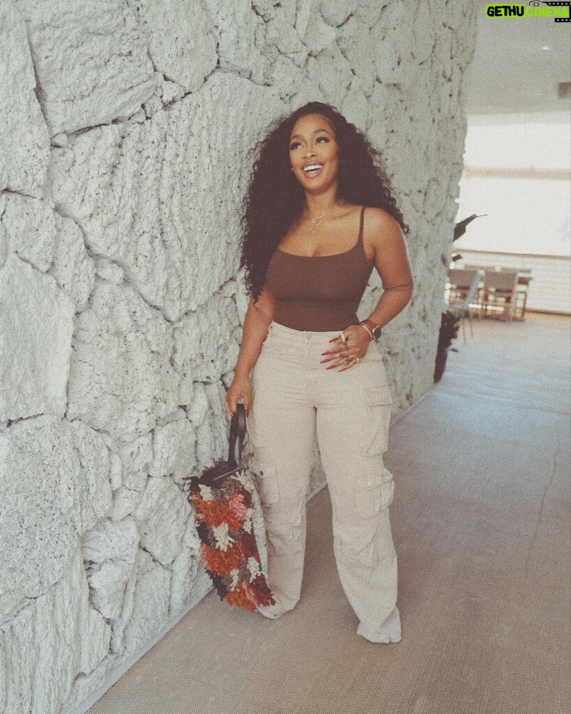 Miracle Watts Instagram - Told my man to snap a pic, this is all we could come up with. Pants @miracleskloset