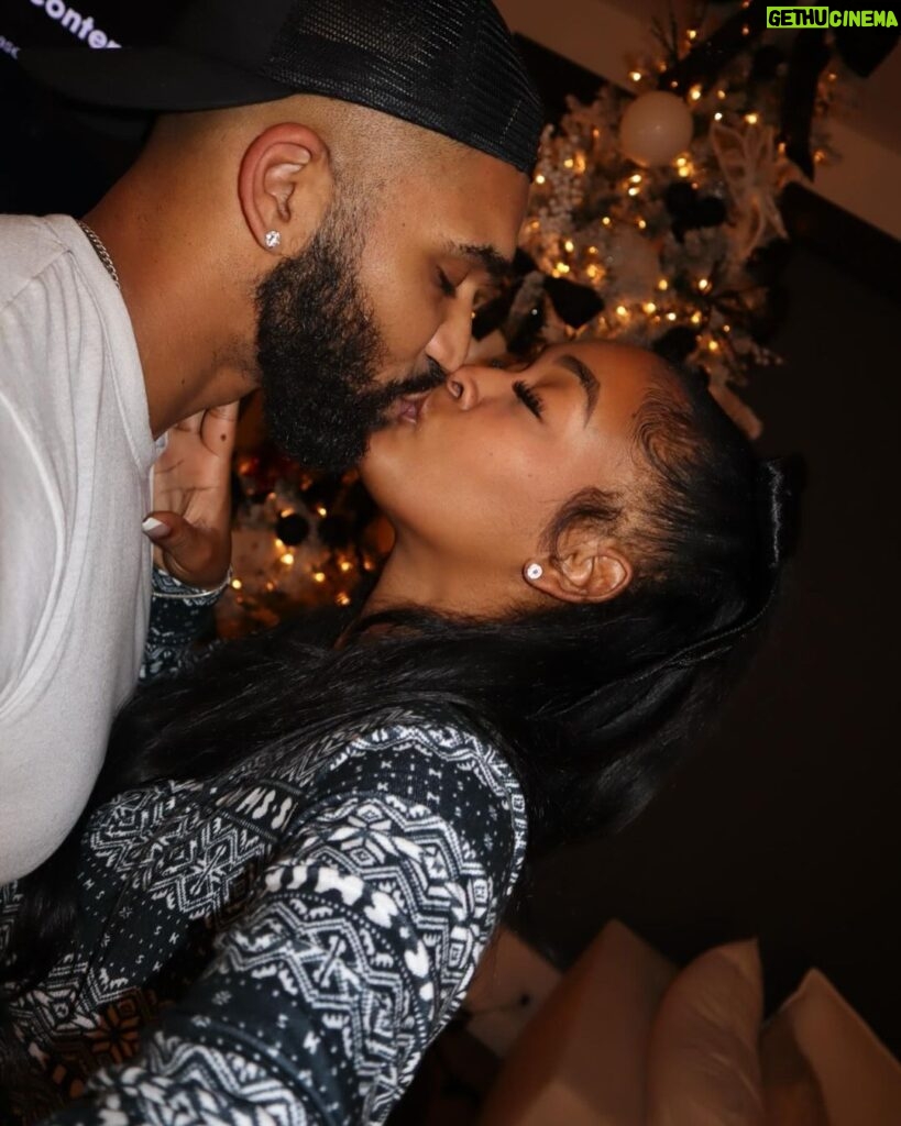 Miracle Watts Instagram - Our Christmas 🖤 I’ve been up 3 days straight, this was the best we could do lol