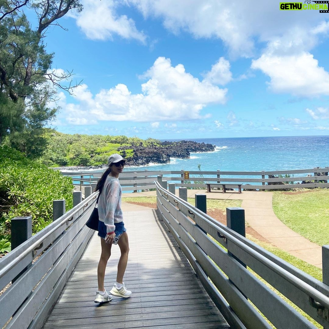 Miranda Cosgrove Instagram - Road to Hana 🚗🏝🐚