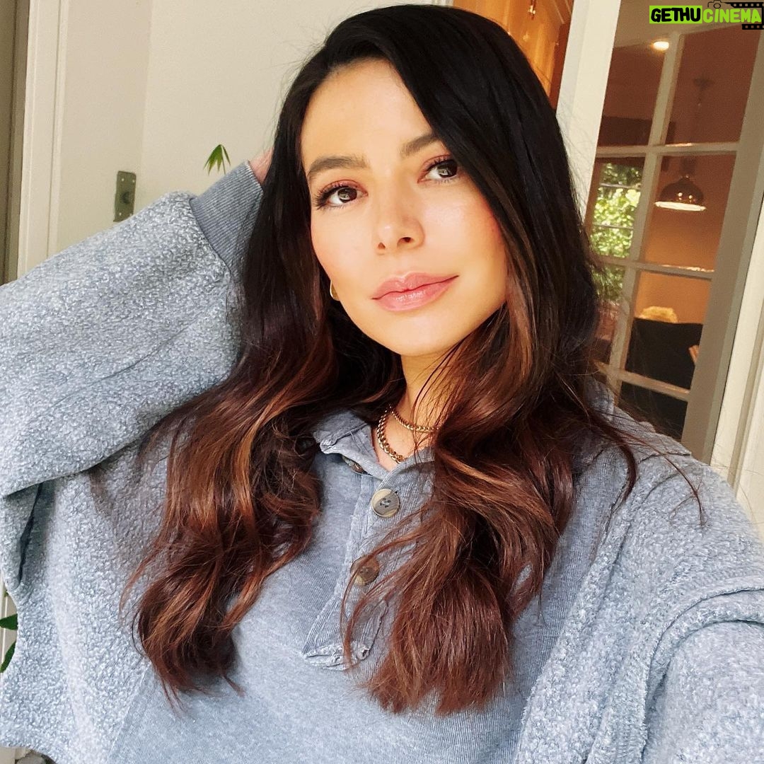 Miranda Cosgrove Instagram - Rainy day in LA🤍