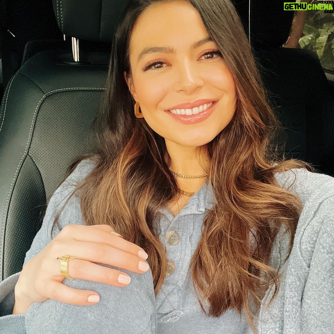 Miranda Cosgrove Instagram - Rainy day in LA🤍