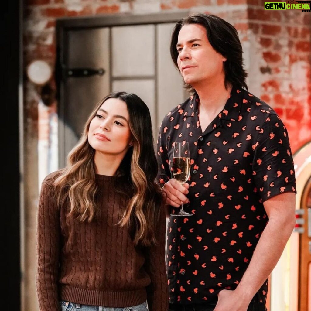 Miranda Cosgrove Instagram - He’s been by my side for as long as I can remember and I wouldn’t ask for it to be any other way. Always around to reluctantly listen to my dating problems and to make me laugh when I’m down. Thanks for being responsible for some of my favorite memories then and now ❤️ Happy Birthday @jerrytrainor