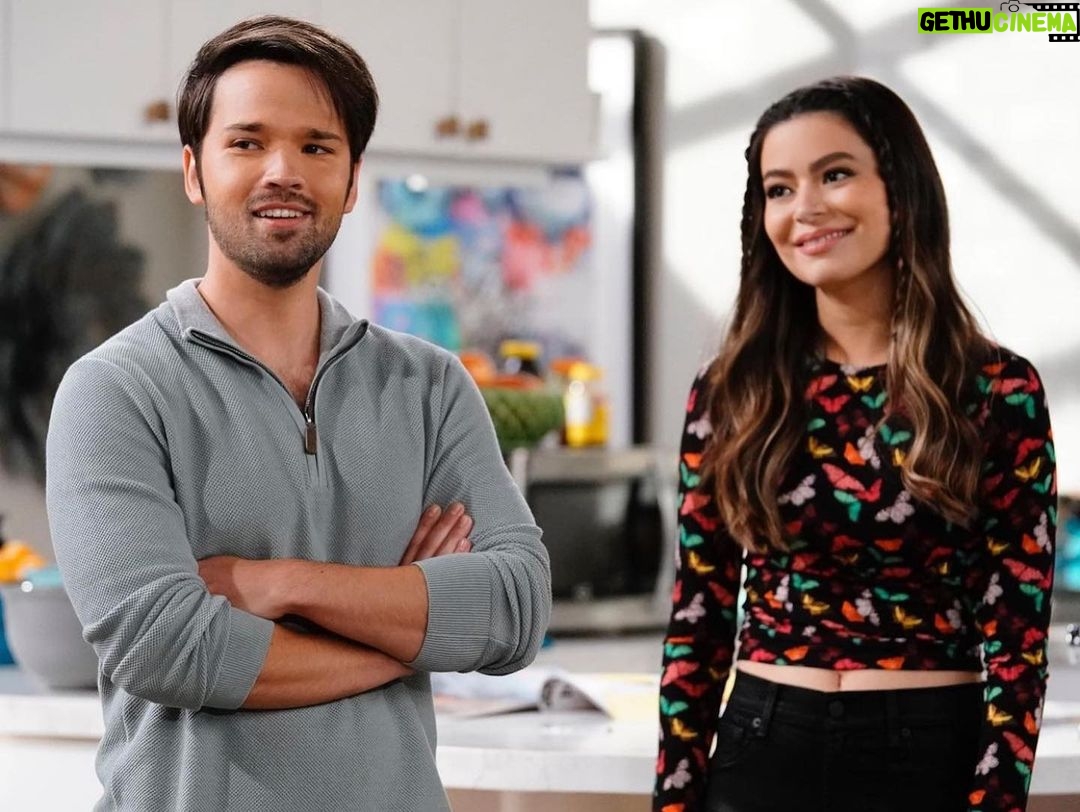 Miranda Cosgrove Instagram - In my natural habitat hanging with my cat, Larry, in the garage. Also there’s a new episode of @icarly out Tomorrow! It’s called iThrow a Flawless Dinner Party. You don’t wanna miss it 🙃