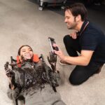 Miranda Cosgrove Instagram - There’s a new episode of @icarly out tomorrow on @paramountplus called iCan Fix it Myself and it’s an extra special one because @nathankress directed it. I’ve known Nathan since I was 12 and I’ve never seen him more in his element. He killed it 🤍