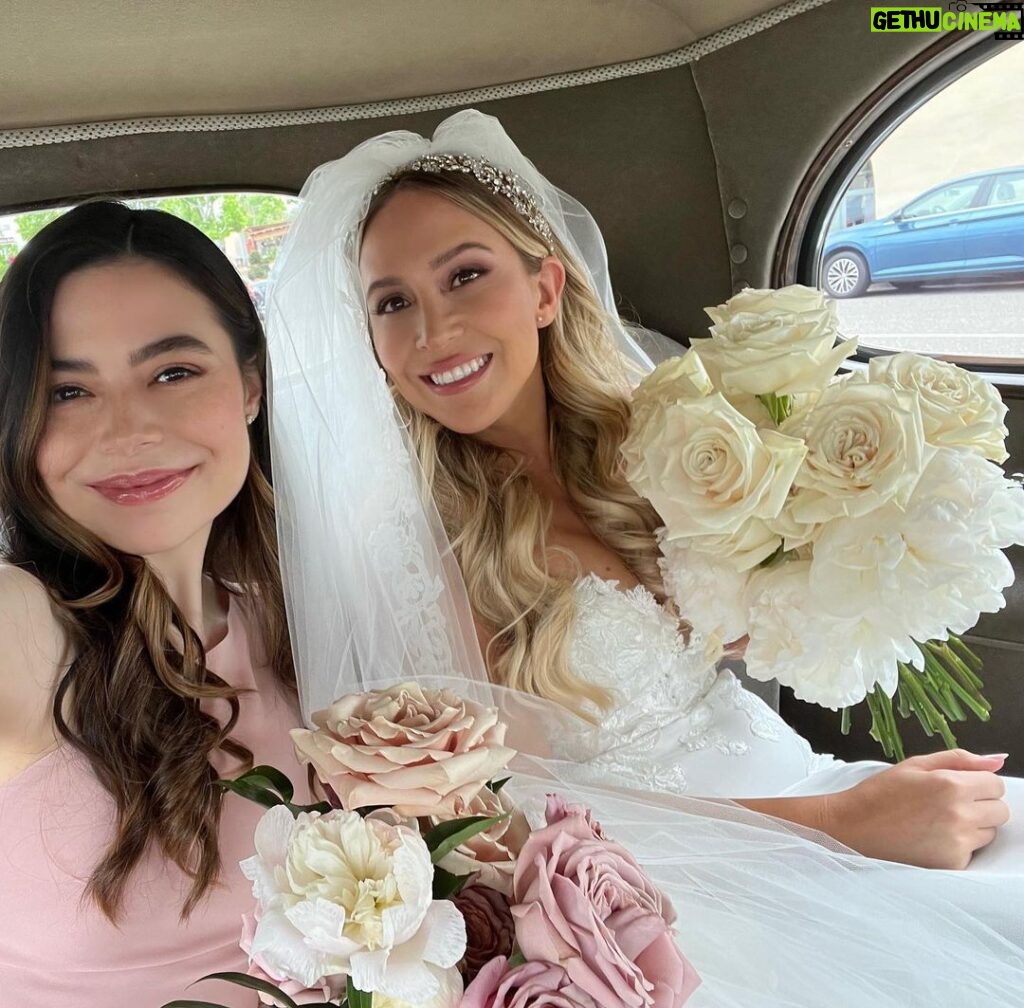 Miranda Cosgrove Instagram - @ninamunden moved in next door to me when I was seven and she got married to her high school sweetheart yesterday! I got to be her maid of honor and I’ve never been more nervous or emotional giving a speech in my entire life. I couldn’t be happier for her 🤍🤍🤍