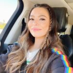Miranda Cosgrove Instagram - Happy Sunday ❤️🌈