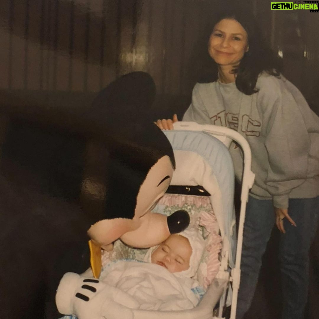 Miranda Cosgrove Instagram - Happy Mother’s Day to all the amazing moms out there ❤️