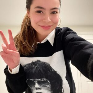 Miranda Cosgrove Instagram - 🤓
