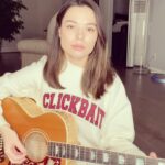 Miranda Cosgrove Instagram - Rainy day sad song Thanksgiving here in LA. Hope you all had a good one ❤️