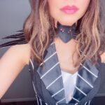 Miranda Cosgrove Instagram - Got in one last costume before Halloween is completely over 💀I’m Jack Skellington. Also swipe to the last picture for a weird surprise. My cat thought the picture hanger on the wall was a bug and soared to new heights to try to reach it. ☠️😂