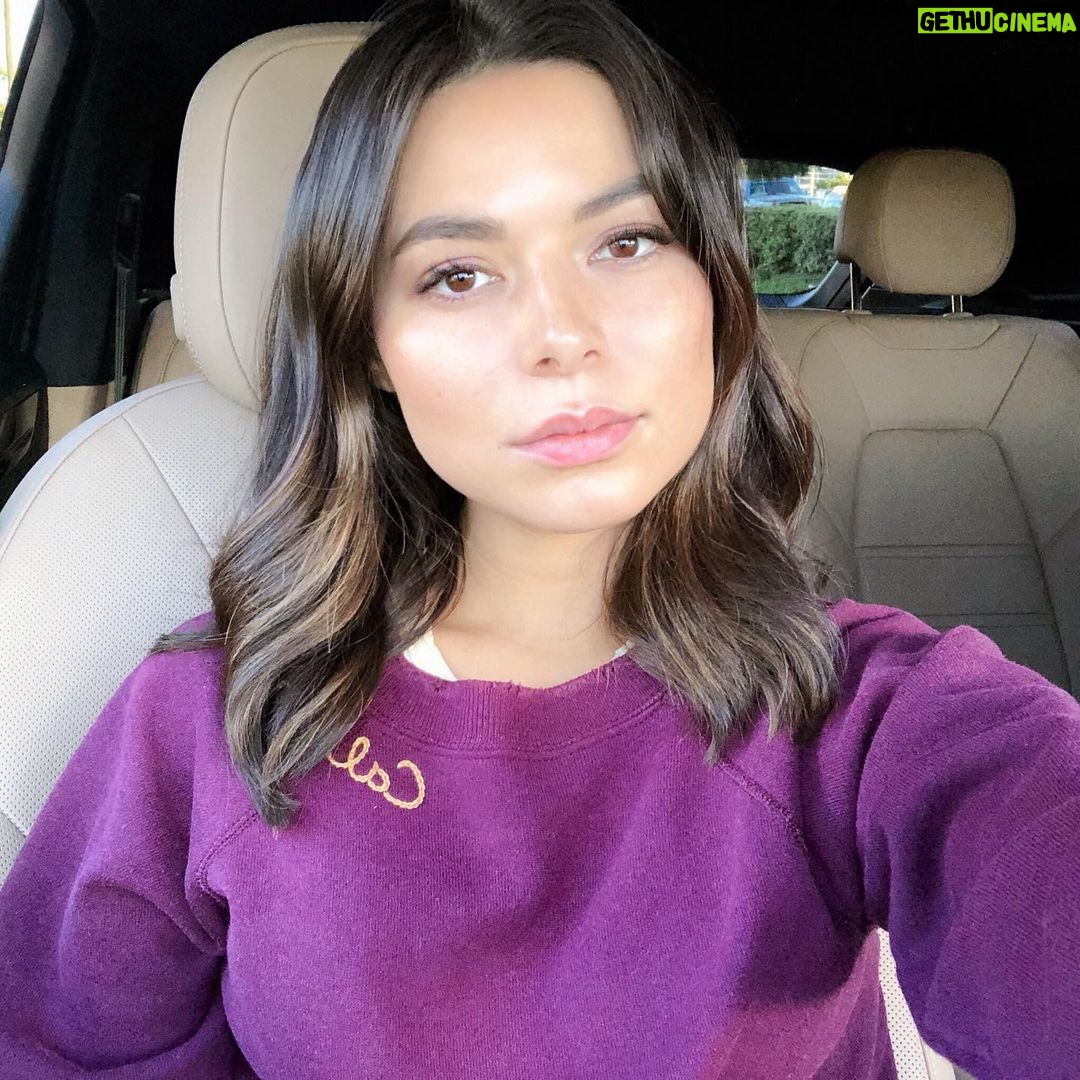 Miranda Cosgrove Instagram - Got my sweater on in the 100 degree heat