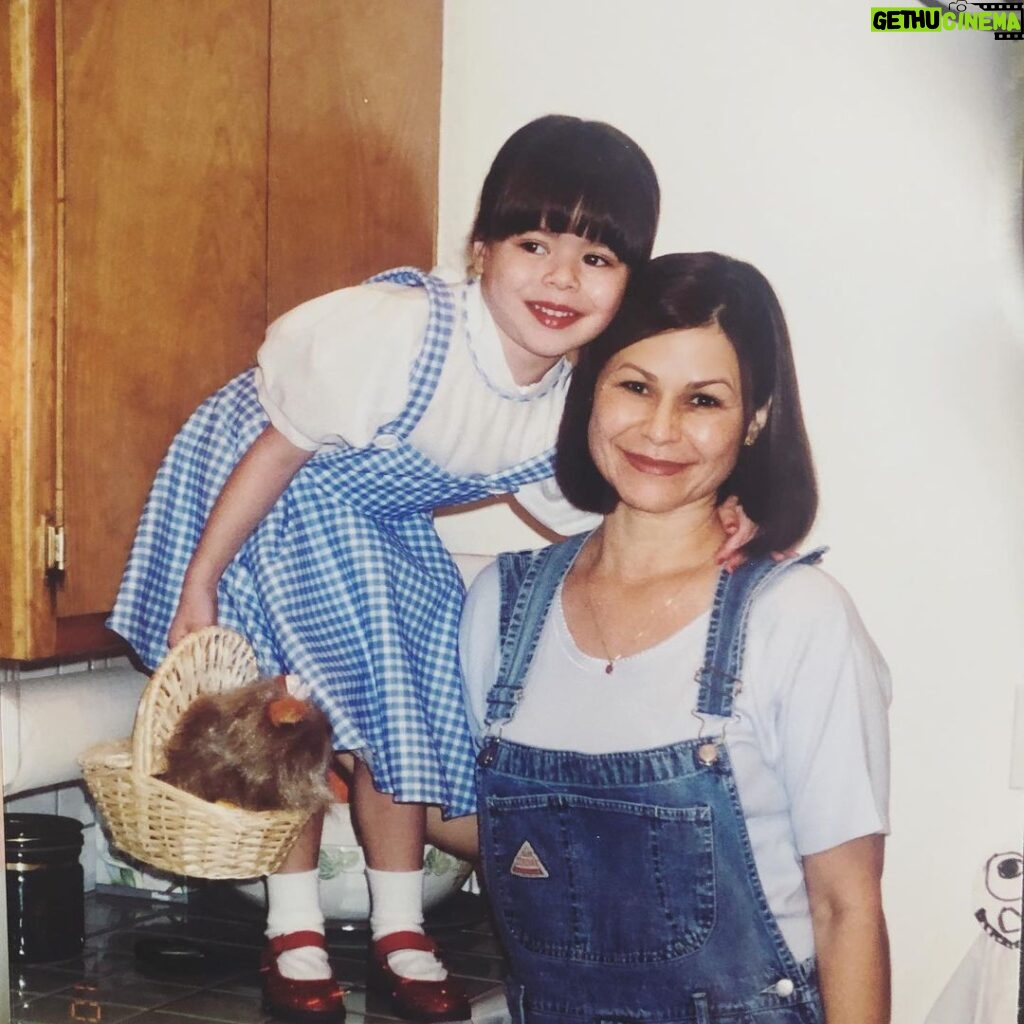 Miranda Cosgrove Instagram - Happy Mother’s Day!