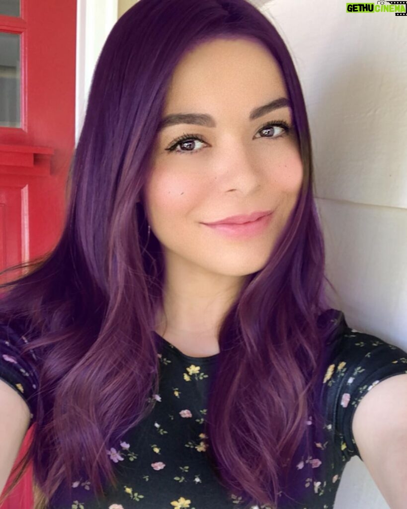 Miranda Cosgrove Instagram - I just went purple…for the planet! Excited to team up with @sambazon to help save 30 species in 30 days. Join me and dye, chalk or filter your hair purple and post a photo tagging @sambazon and #PurpleForThePlanet and they will buy 5 acres of the rainforest on your behalf (from now until Biodiversity Day (May 22). Link in bio for more info! 💜 #sambazonpartner