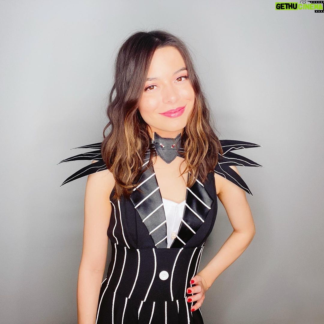 Miranda Cosgrove Instagram - Got in one last costume before Halloween is completely over šIām Jack Skellington. Also swipe to the last picture for a weird surprise. My cat thought the picture hanger on the wall was a bug and soared to new heights to try to reach it. ā ļøš