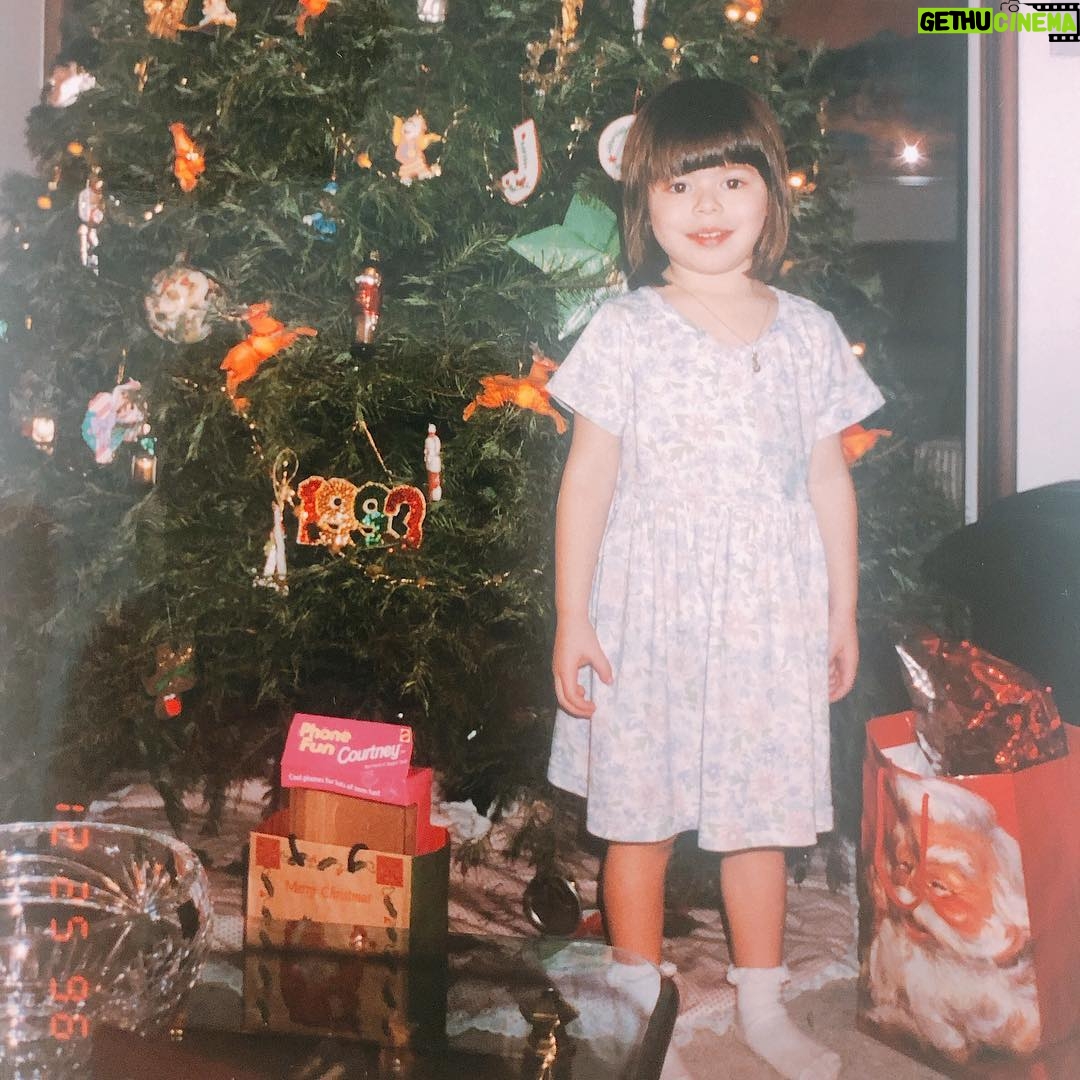 Miranda Cosgrove Instagram - Merry Christmas!!! ๐
๐ผ๐ฉ๐ป ๐ฒโ๏ธโค๏ธ Hope youโre all enjoying the day with your families and friends!