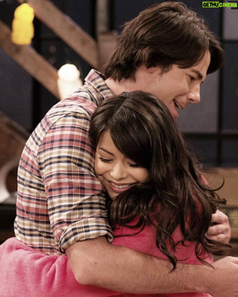 Miranda Cosgrove Instagram - You’re the funniest person I’ve ever met and the closest I’ll ever come to having a brother. Happy Birthday @jerrytrainor!!!