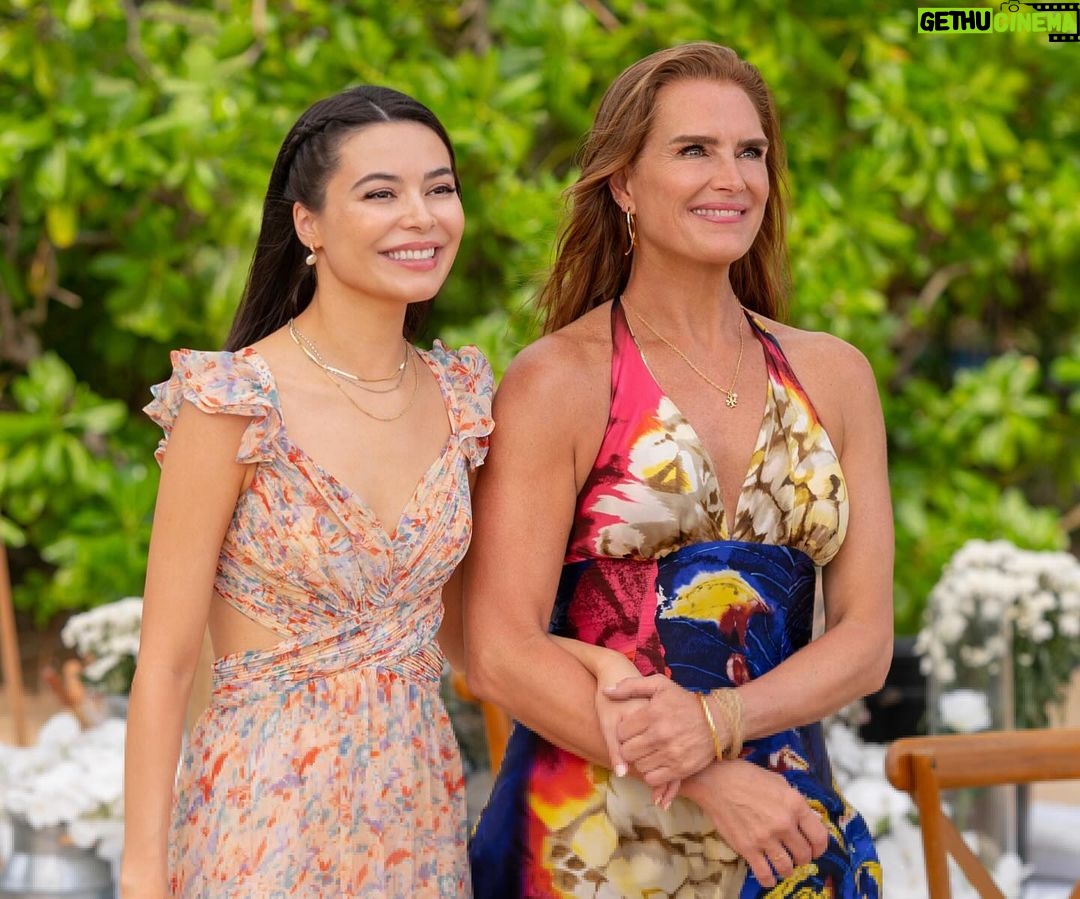 Miranda Cosgrove Instagram - It’s official… MOTHER OF THE BRIDE is coming out on @Netflix on May 9th globally!! We are so excited for you to see it 🤍#MotheroftheBrideNetflix @NetflixFilm Phuket