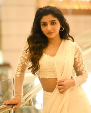 Mirna Menon Instagram - ✨🤍

Costume : @thunnal 
Styled by : @joe_elize_joy @styyledbyjoe 
PC : @_shutter__bug 
MUA : @laxmi_saneesh 
Location : @holidayinn_cochin