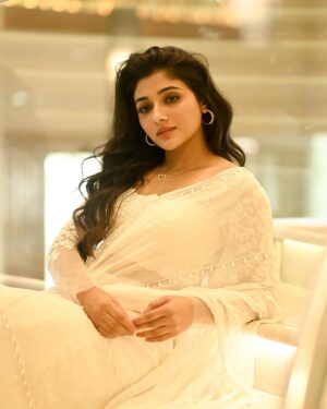 Mirna Menon Instagram - ✨🤍

Costume : @thunnal 
Styled by : @joe_elize_joy @styyledbyjoe 
PC : @_shutter__bug 
MUA : @laxmi_saneesh 
Location : @holidayinn_cochin