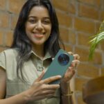 Mirnalini Ravi Instagram – Vanakkam makkale !

With its smooth operation and stylish design, the all new #RedmiA3 is more than just a phone – it’s a fashion statement.
Launching this Valentine’s Day,14th February, 2024.
Stay Tuned.
#SmoothAndStylish
#collab #ad
@redmiindia