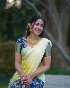 Mirnalini Ravi Instagram - Pongal O’ Pongal 🌻 Pongal nal valthukkal 🌞 Pc @shekhar.photography Kurinjipadi