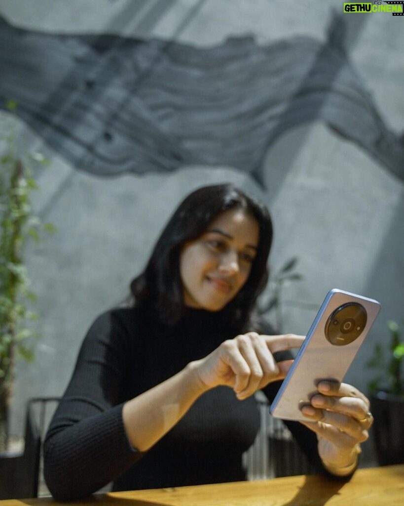 Mirnalini Ravi Instagram - Vanakkam makkale ! With its smooth operation and stylish design, the all new #RedmiA3 is more than just a phone – it's a fashion statement. Launching this Valentine's Day,14th February, 2024. Stay Tuned. #SmoothAndStylish #collab #ad @redmiindia