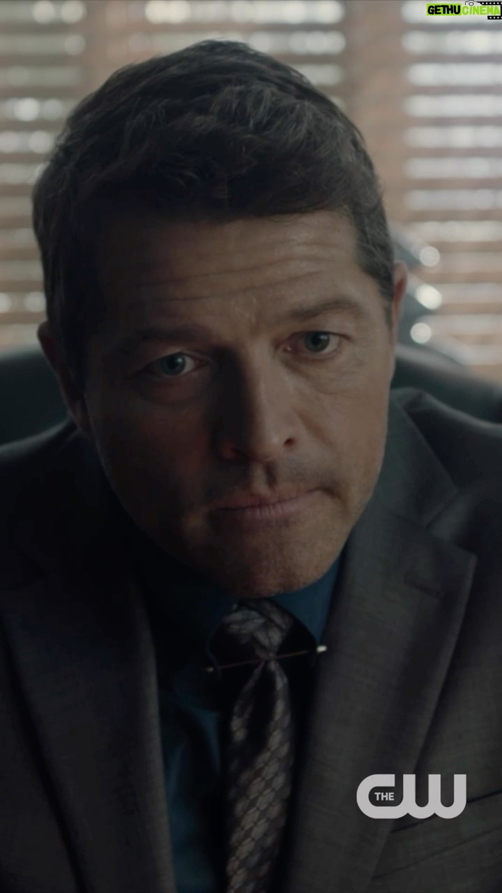 Misha Collins Instagram - I implore you: watch this week’s episode of #CWGothamKnights. The last scene tees up next week’s episode, which I demand you watch. (Pretty please. With sugar on top?) bit.ly/CWGothamKnights LINK IN BIO