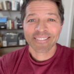 Misha Collins Instagram - 私はあなたの桜のために来ています、日本。 大阪コミコンで会いましょう！ 5 月 5 日～7 日: https://tokyocomiccon.jp/ リンクは私のプロフィールにあります