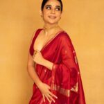 Mithila Palkar Instagram - 🥂✨ Stylist @shreejarajgopal Style assistant @dhwanii.jain Make up @shrushti_birje_28 Hair @makeupandhairby_netra Photographer @picture_tailor Saree @sawenchi Blouse - custom made. Jewels @swabhimannjewellery Bag @thepinkpotli