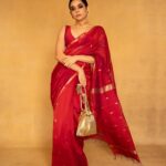 Mithila Palkar Instagram - 🥂✨ Stylist @shreejarajgopal Style assistant @dhwanii.jain Make up @shrushti_birje_28 Hair @makeupandhairby_netra Photographer @picture_tailor Saree @sawenchi Blouse - custom made. Jewels @swabhimannjewellery Bag @thepinkpotli