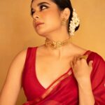 Mithila Palkar Instagram - 🥂✨ Stylist @shreejarajgopal Style assistant @dhwanii.jain Make up @shrushti_birje_28 Hair @makeupandhairby_netra Photographer @picture_tailor Saree @sawenchi Blouse - custom made. Jewels @swabhimannjewellery Bag @thepinkpotli