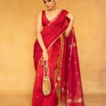 Mithila Palkar Instagram - 🥂✨ Stylist @shreejarajgopal Style assistant @dhwanii.jain Make up @shrushti_birje_28 Hair @makeupandhairby_netra Photographer @picture_tailor Saree @sawenchi Blouse - custom made. Jewels @swabhimannjewellery Bag @thepinkpotli