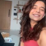 Mithila Palkar Instagram - Pssst! Hi ^.^