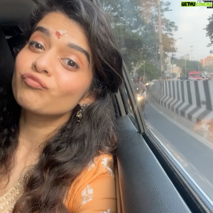 Mithila Palkar Instagram - Ready-aa? My FIRST TAMIZH FILM! It’s finally happening! “Oho Enthan Baby” is rolling now! 🎥 @therudragram @krishnakumarramakumar - let’s do this! A @darbukasiva Musical. @vvstudioz @thevishnuvishal @romeopicturesoffl @kvdurai