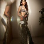 Mithila Palkar Instagram – Shimmer 💫

Styling @shreejarajgopal @drapingdreams.inc
Make up @eshwarlog
Hair @deepalid10
Photography @shivamguptaphotography
Outfit @rheapillairastogi
Neckpiece @anayah_jewellery
Earrings and bracelet @diamantinafinejewels
Rings @karishma.joolry
Bag @fizzygoblet
Style assistant @khushaliichauhan