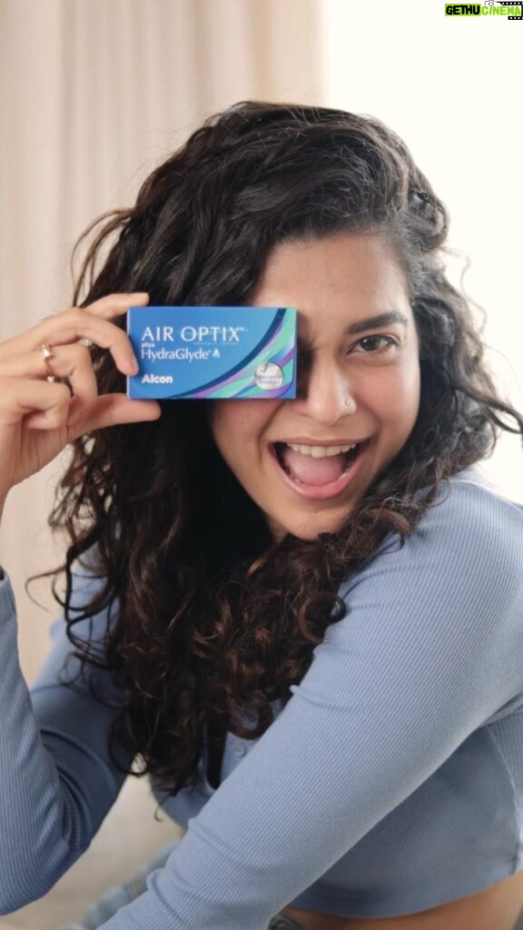 Mithila Palkar Instagram - Comfort is non-negotiable for me, but there were times I had to compromise. My ordinary lenses left my eyes itchy and red, especially after 4pm. That’s when I upgraded to Air Optix. And just like that, my comfort was restored! 🏋️🎵👁️ @airoptix_india #AirOptix #AllDayComfort #DontCompromise ⁩