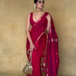 Mithila Palkar Instagram - The week of playing dress up has begun! ♥️ Stylist @shreejarajgopal Style assistant @dhwanii.jain Make-up @shrushti_birje_28 Hair @makeupandhairby_netra Saree @sawenchi Jewels @swabhimannjewellery Bag @thepinkpotli Photographer @picture_tailor