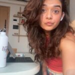 Mithila Palkar Instagram - Pssst! Hi ^.^