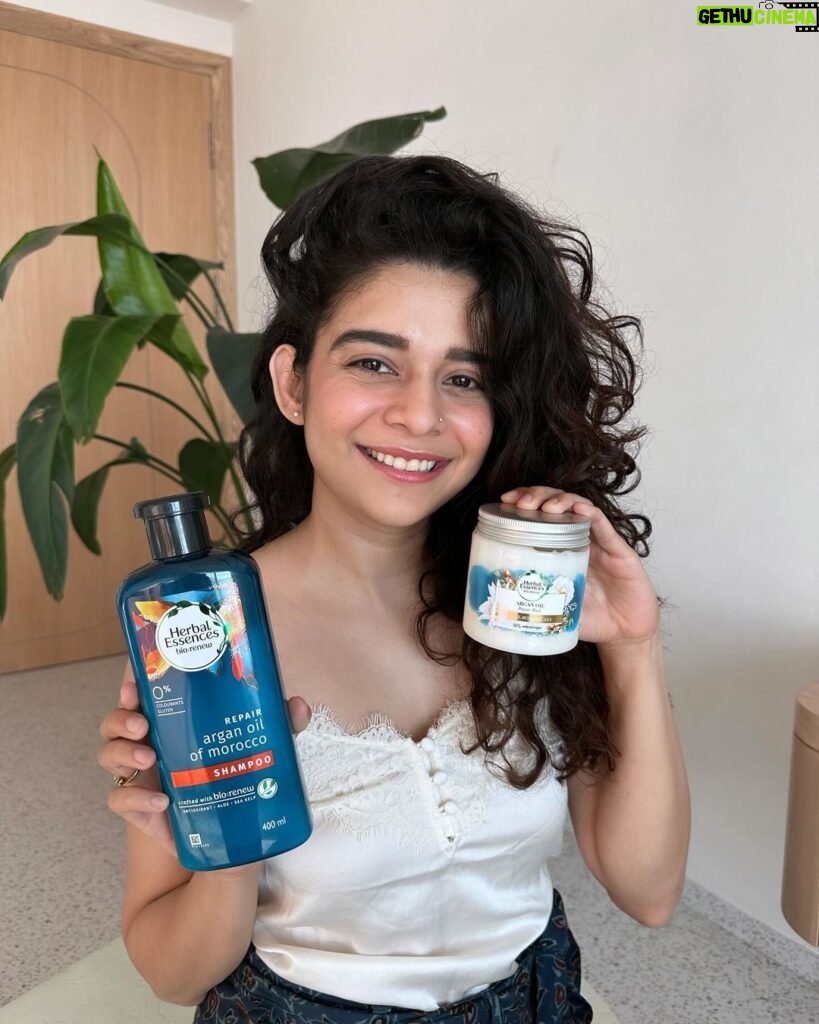 Mithila Palkar Instagram - Exciting NEW LAUNCH alert! I can’t wait to share this with you all - drumroll, please! Here’s my ultimate hair routine for achieving that frizz-free look! Starting off with the luxurious Argan Oil Shampoo and Conditioner, I’ve recently incorporated a game-changing 3rd step - the Herbal Essences Argan Oil Hair Mask. It’s been a total game-changer in combating dryness and damage! Plus, it’s paraben-free, giving my hair the love it truly deserves. And it is a NEW LAUNCH guys & is now EXCLUSIVELY available on AMAZON, and guess what? You can enjoy a fabulous FLAT 30% off*! Don’t miss out on giving your hair the pampering it craves. *Limited Period Launch Offer @herbalessencesindia #herbalessences #hairmask #ad