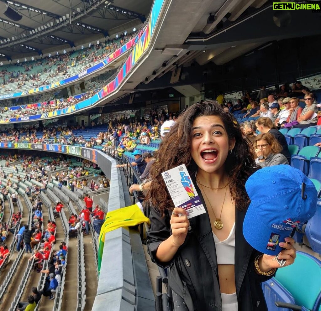 Mithila Palkar Instagram - Everything is a throwback, including the song. But emotion is the same only - INDIAAAAA…INDIA! 🇮🇳 Chalaaa Chalaaaa! 🥳 #IndvsAus #WorldCupFinals2023