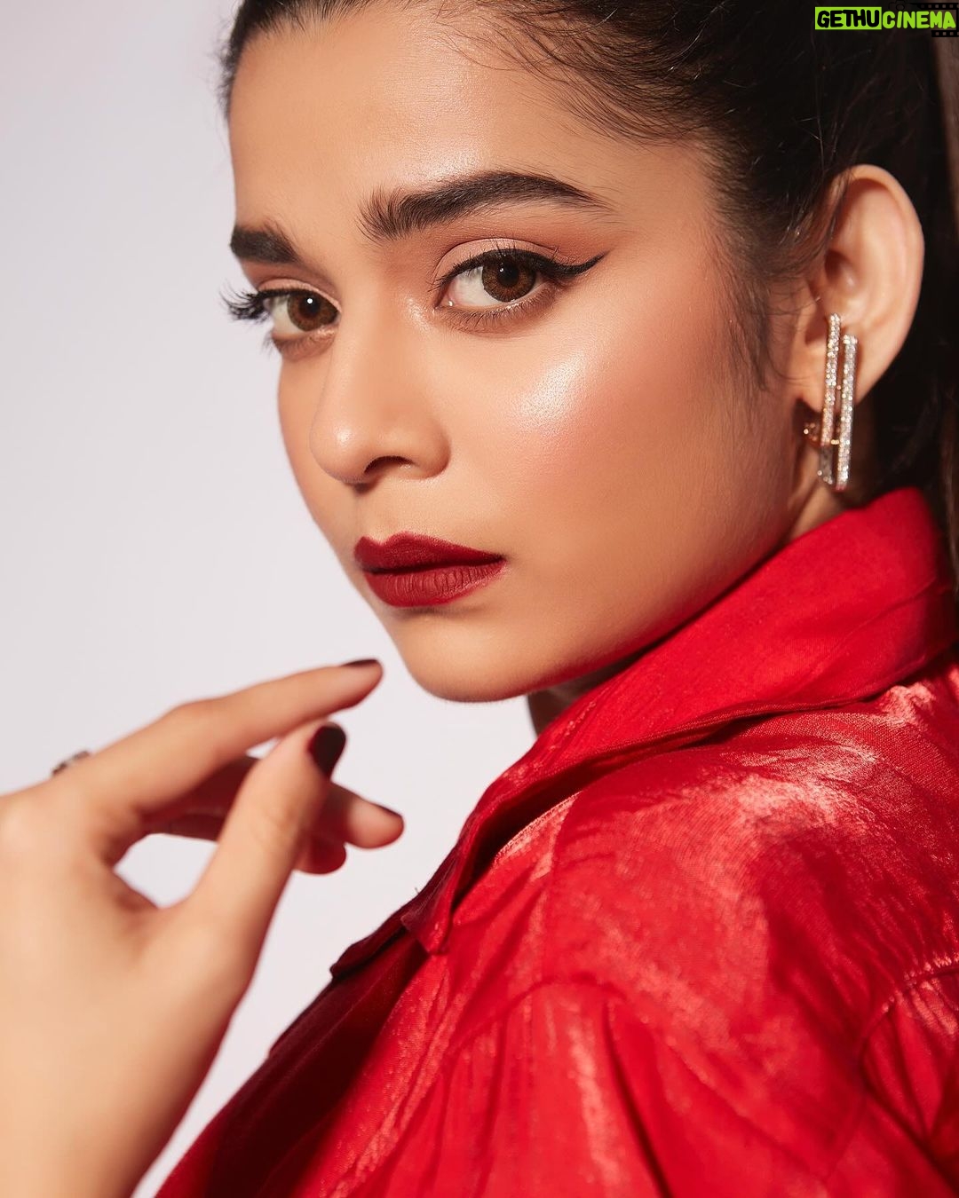 Mithila Palkar Instagram - Sugar and Spice 🌶️ Stylist @shreejarajgopal HMU @shrushti_birje_28 Photography @shivamguptaphotography Outfit @dewarworld Earrings @gehnajewellers Rings @hcraftjewellery @gehnajewellers Heels @charleskeithofficial Style team @khushaliichauhan HMU team @jmamniya