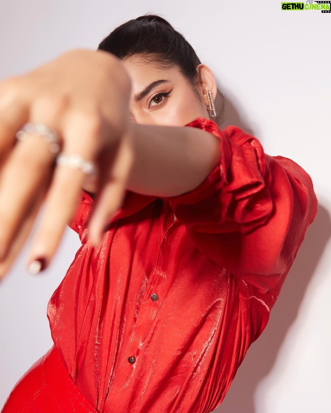Mithila Palkar Instagram - Sugar and Spice 🌶️ Stylist @shreejarajgopal HMU @shrushti_birje_28 Photography @shivamguptaphotography Outfit @dewarworld Earrings @gehnajewellers Rings @hcraftjewellery @gehnajewellers Heels @charleskeithofficial Style team @khushaliichauhan HMU team @jmamniya