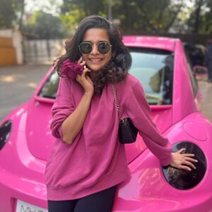 Mithila Palkar Instagram - Of pink peonies and a beetle 🌸

📸 by my fellow fleur @zaynmarie 💕

P.S.: Thank you to the person who let us pose with their car. We just got excited about the pink party!