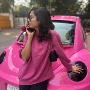 Mithila Palkar Instagram - Of pink peonies and a beetle 🌸

📸 by my fellow fleur @zaynmarie 💕

P.S.: Thank you to the person who let us pose with their car. We just got excited about the pink party!