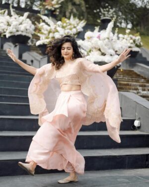 Mithila Palkar Instagram - Pastel Party 🎈

Styled by @shreejarajgopal @drapingdreams.inc 
Outfit @toraniofficial 
Earrings @beautiart_official 
Juttis @fizzygoblet 
Hair @coleen_khan_affonso 

📸 @etherealstudio.in